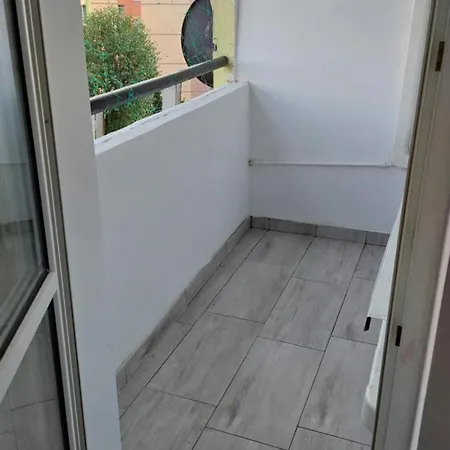 Ekskluzywny W Centrum Z Klimatyzacja I Balkonem Appartamento