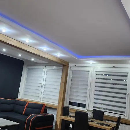 Ekskluzywny W Centrum Z Klimatyzacja I Balkonem * Любин