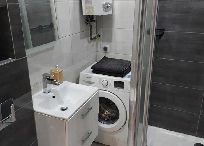 Ekskluzywny W Centrum Z Klimatyzacja I Balkonem *